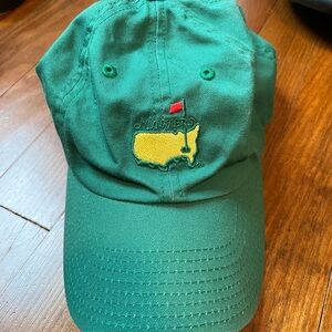 Like New Authentic Masters green hat American Needle